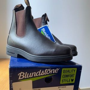 Blundstone boots- NEVER WORN